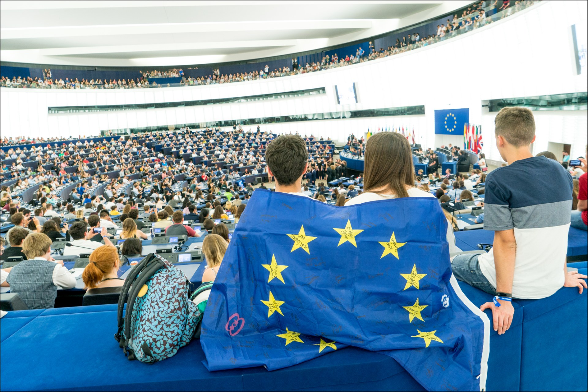 Photo de jeunes dans le Parlement européen